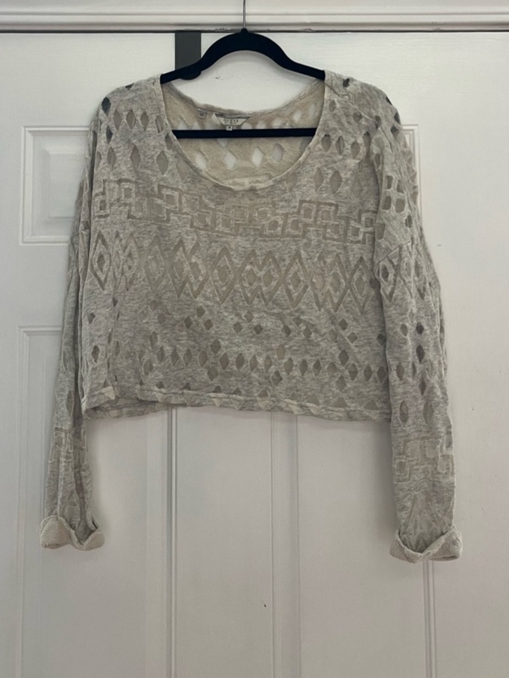GUESS Geometric Cropped Long Sleeve Shirt in Gray & White Size Medium